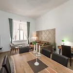 Royal Deluxe Lägenhet *
